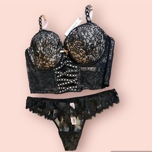Set of VS Heritage Ribbon Slot Bra Black Medium DD And VERY SEXY Floral Thong